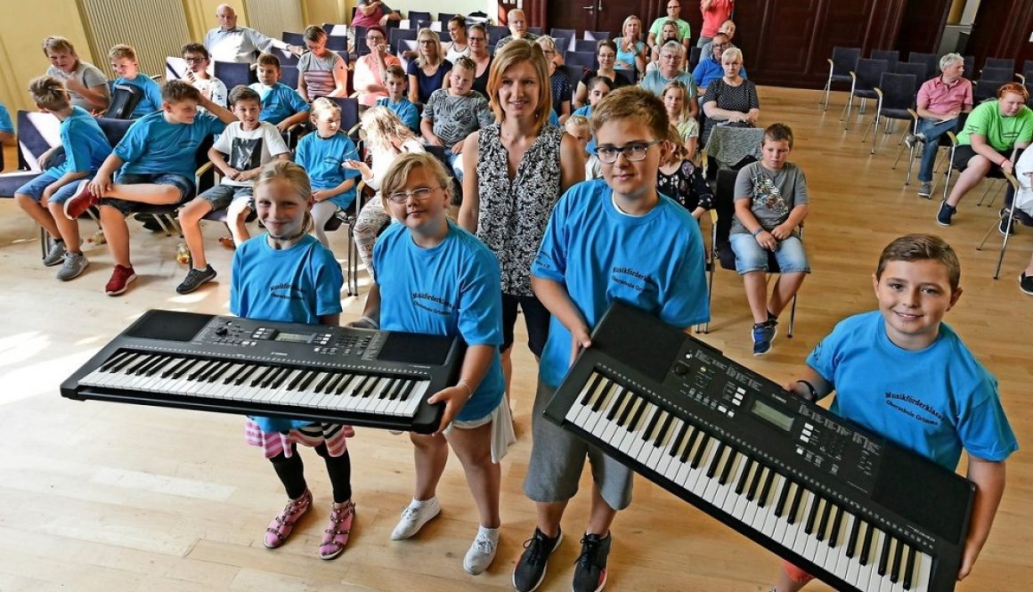 Die 13. Musikförderklasse der Wallgraben-Oberschule Grimma wurde jetzt berufen – hier die Keyboard-Gruppe. 22 Kinder erlernen je eines von sieben Instrumenten.