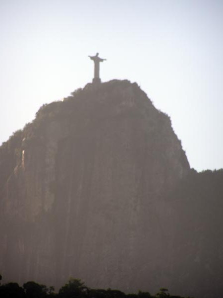 das-Land---Christusstatue-auf-dem-Gipfel-des-Corcovado