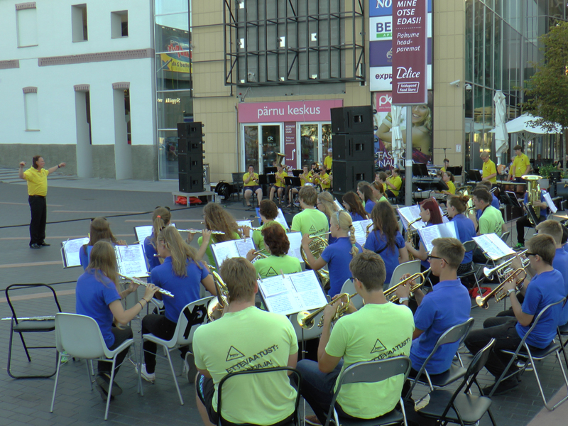 Gemeinschaftskonzert auf dem Martens-Platz in Pärnu 